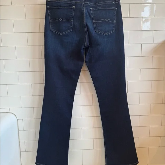 Lucky Brand🍀 Women’s Mid-Rise Sweet Bootcut jeans. Size 6/28 - Picture 8 of 13